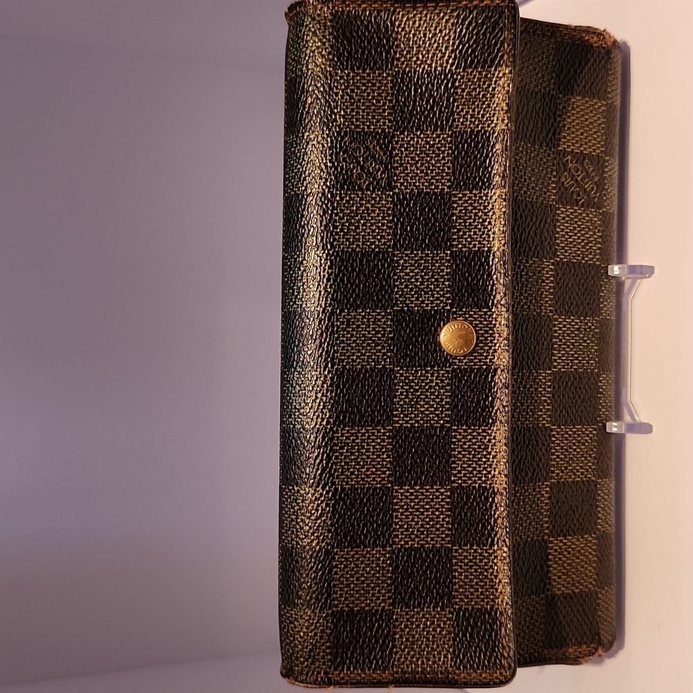 Louis Vuitton Checkered Wallet - Black and Brown
With Dust bag! And box!